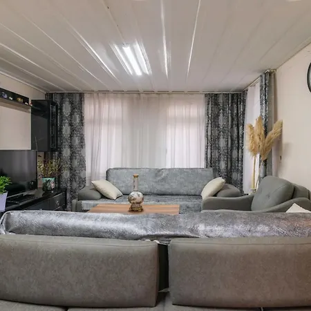 Risas Suites *